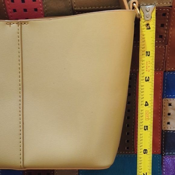 Small Chic Beige Purse - Picture 6 of 7